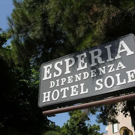 Esperia Hotel 3*